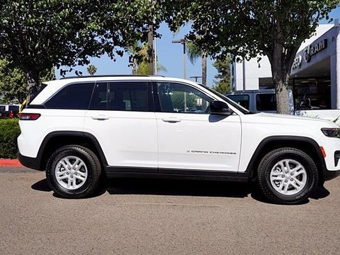 New 2024 Jeep Grand Cherokee Laredo AWD/4WD image 7