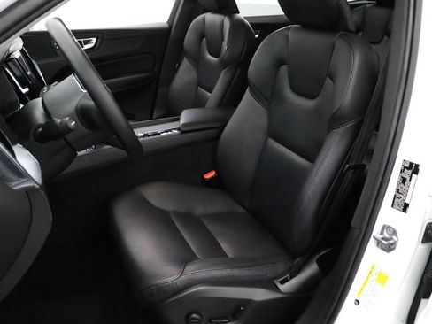 Used 2020 Volvo XC60 T5 Momentum AWD/4WD image 2