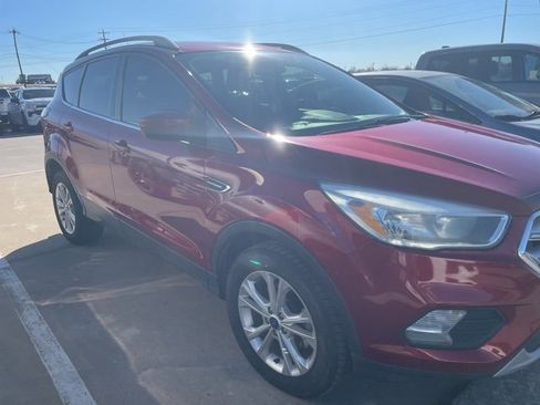 Used 2018 Ford Escape SE w/ SE Sync 3 Package image 2