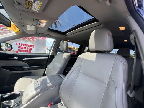 Used 2015 Toyota Highlander XLE FWD image 14