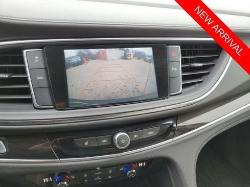 Used 2019 Buick Enclave Essence image 10