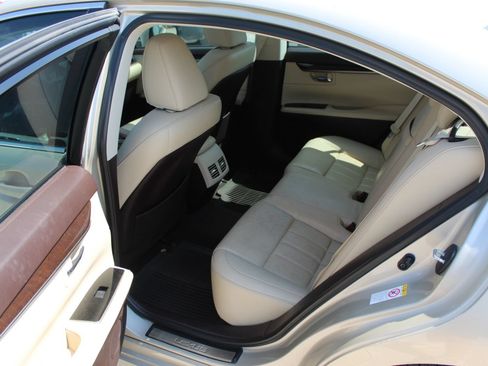 Used 2017 Lexus ES 350 FWD image 16