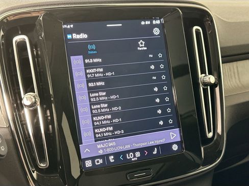 Used 2023 Volvo XC40 B5 Plus w/ Protection Package Premier image 15