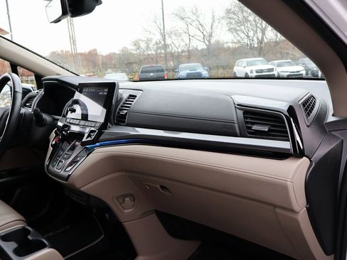 Certified 2023 Honda Odyssey Elite image 9