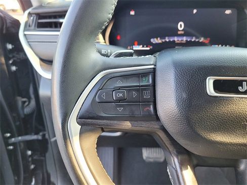 Used 2023 Jeep Grand Cherokee Limited w/ Black Appearance Package image 22