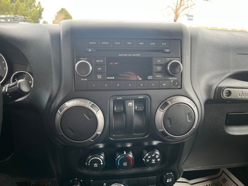 Used 2015 Jeep Wrangler Sport w/ Quick Order Package 23S image 12