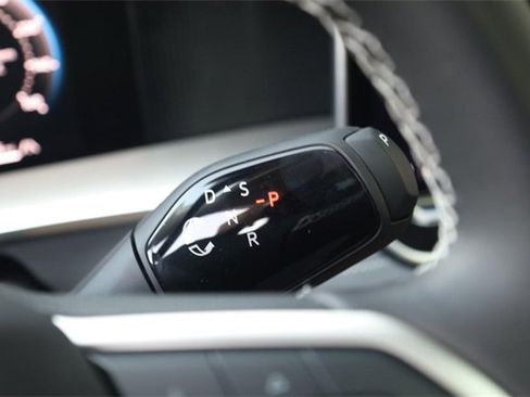 New 2025 Volkswagen Tiguan SE image 17