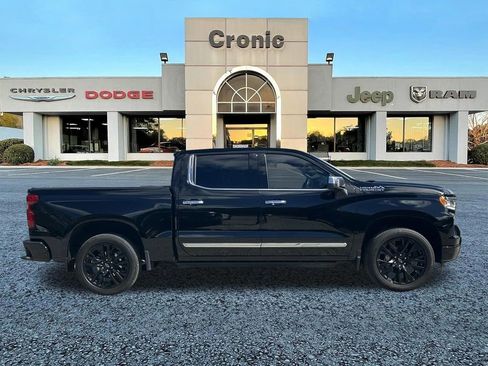 Used 2024 Chevrolet Silverado 1500 High Country w/ Technology Package image 2