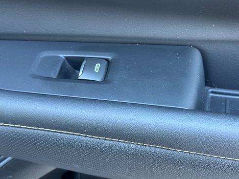 Used 2025 Chevrolet Suburban Premier image 24