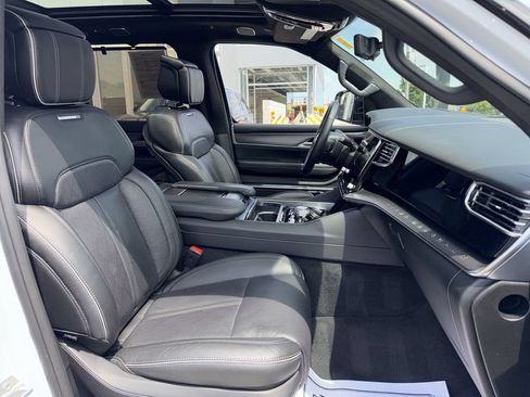 Used 2023 Jeep Grand Wagoneer L Series II w/ Quick Order Packagew 28T AWD/4WD image 28