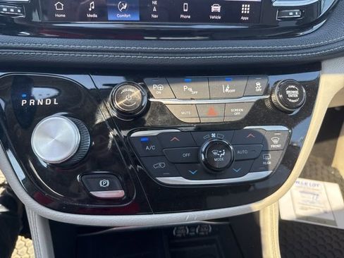 Used 2021 Chrysler Pacifica Limited w/ Premium & Safety Sphere Group FWD image 20