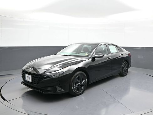 Certified 2023 Hyundai Elantra Blue FWD image 1