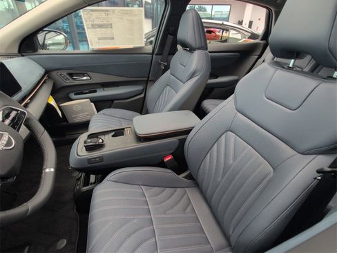 New 2025 Nissan Ariya Platinum image 6