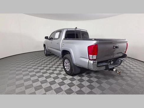 Used 2017 Toyota Tacoma TRD Sport RWD image 43