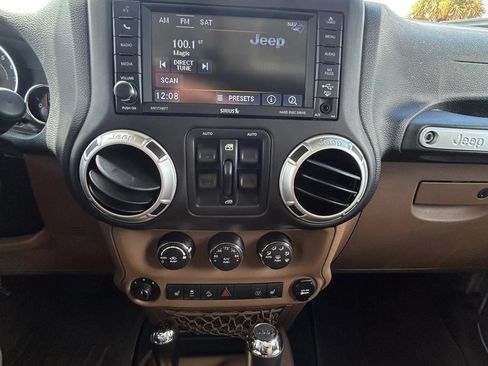 Used 2017 Jeep Wrangler Unlimited Sahara w/ Connectivity Group AWD/4WD image 16