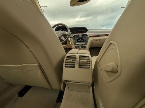 Used 2013 Mercedes-Benz C 300 Sport image 21