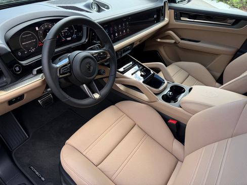 New 2026 Porsche Cayenne Turbo AWD/4WD image 4