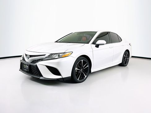Used 2020 Toyota Camry XSE image 3