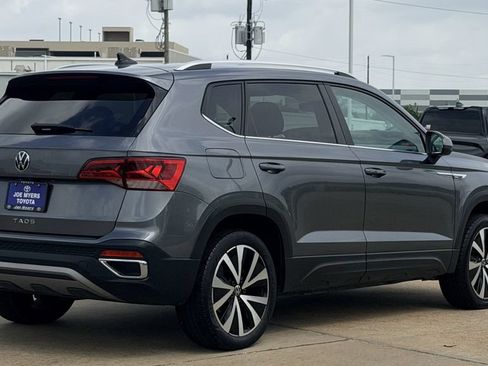 Used 2024 Volkswagen Taos SE FWD image 7
