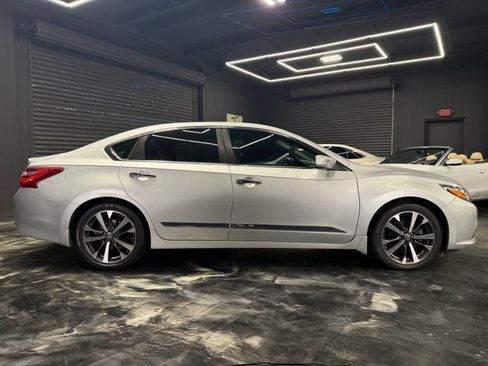 Used 2016 Nissan Altima 2.5 SR FWD image 4