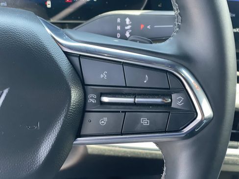 Used 2025 Chevrolet Equinox LT FWD image 12