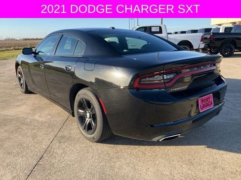 Used 2021 Dodge Charger SXT w/ Leather Interior Group image 5