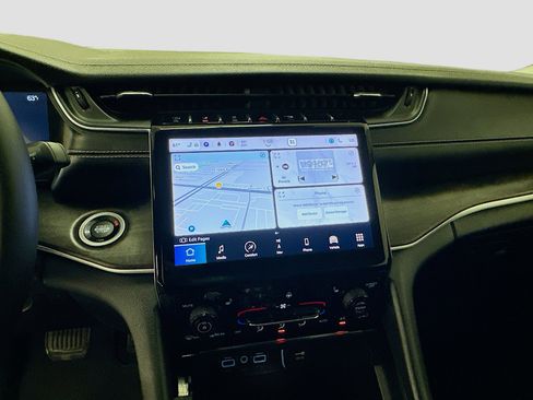 Used 2023 Jeep Grand Cherokee Limited image 26