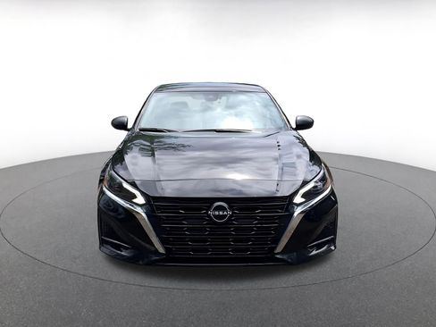 Used 2025 Nissan Altima 2.5 SV image 2