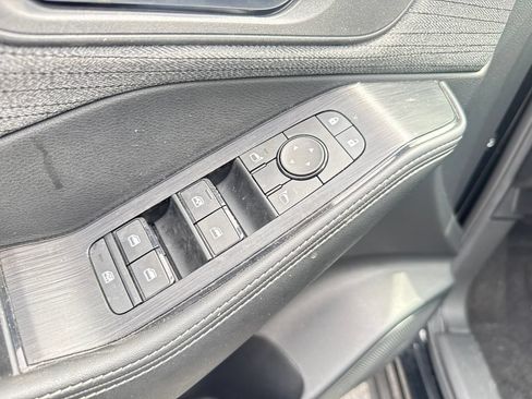 Used 2023 Nissan Rogue SV AWD/4WD image 12