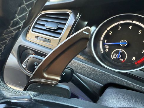 Used 2015 Volkswagen Golf R 4-Door image 26