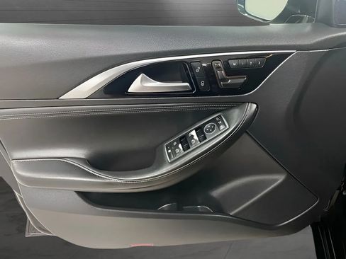 Used 2018 INFINITI QX30 FWD image 9