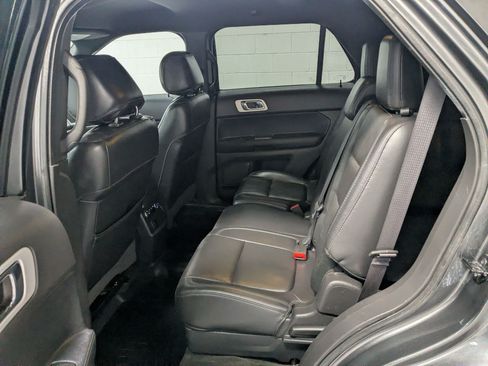 Used 2015 Ford Explorer XLT w/ Equipment Group 202B AWD/4WD image 25