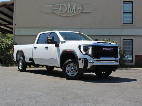 Used 2024 GMC Sierra 2500 Pro w/ Convenience Package image 4