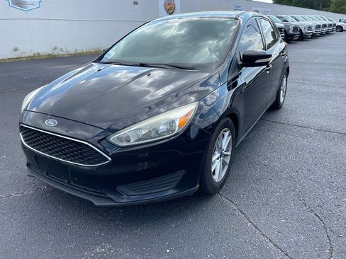 Used 2016 Ford Focus SE w/ Reverse Sensing Package FWD image 1