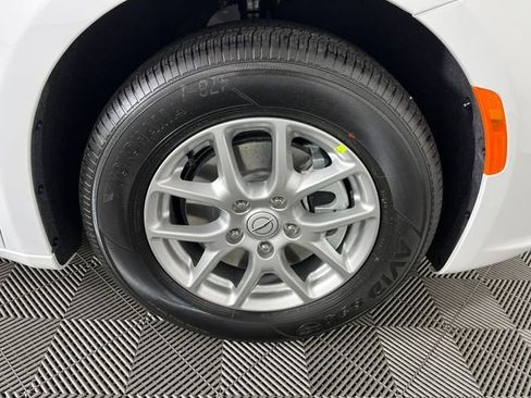 New 2026 Chrysler Pacifica Select image 5