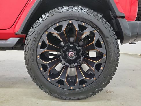 Used 2020 Jeep Wrangler Unlimited Sahara image 8