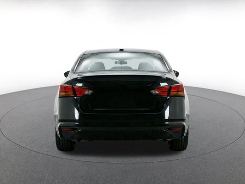 Used 2025 Nissan Altima 2.5 SV FWD image 8