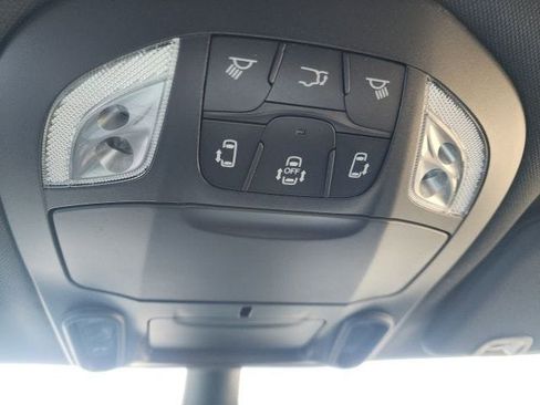 New 2026 Chrysler Pacifica Limited image 11