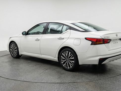 Used 2025 Nissan Altima 2.5 SV image 6