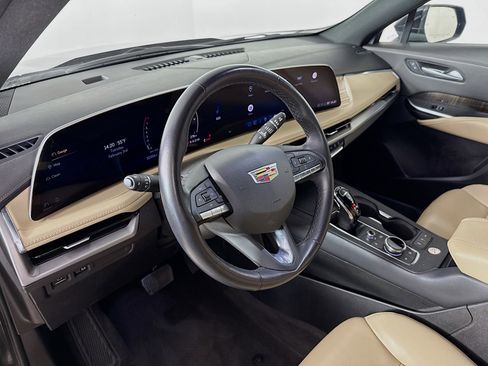 Used 2025 Cadillac XT4 Premium Luxury image 8