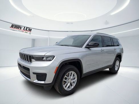 New 2026 Jeep Grand Cherokee L Laredo RWD image 7
