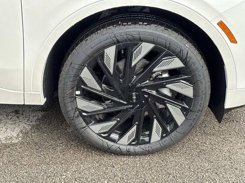 New 2026 Lincoln Nautilus Black Label w/ Jet Appearance Package AWD/4WD image 9