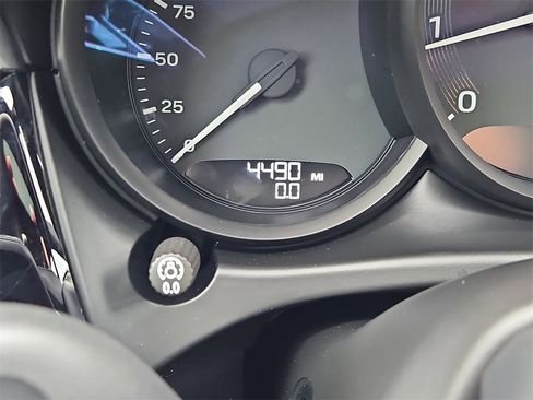 Certified 2025 Porsche Macan image 14