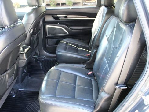 Used 2021 Kia Telluride EX w/ EX Premium Package image 16