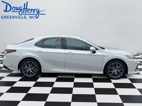 Used 2023 Toyota Camry XLE FWD image 6