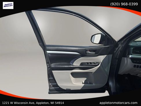 Used 2018 Toyota Highlander XLE AWD/4WD image 27