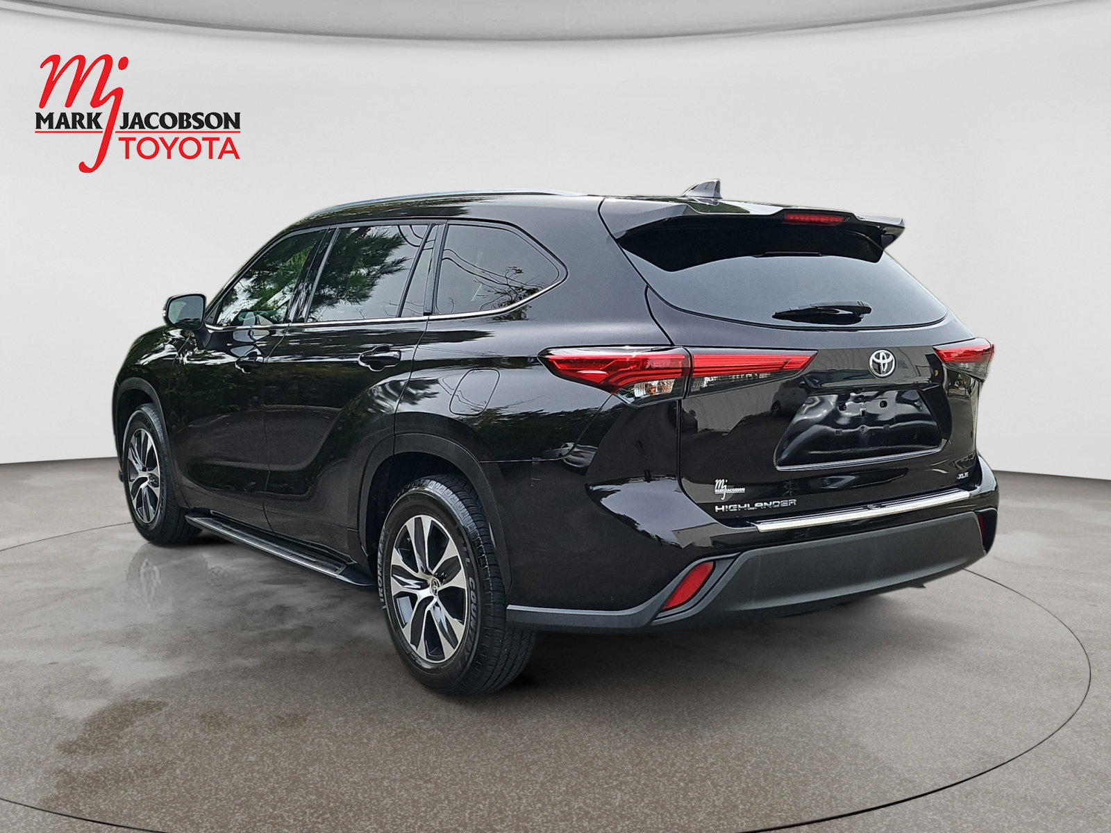 Used 2020 Toyota Highlander XLE FWD image 14