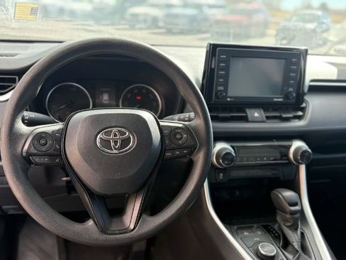 Used 2021 Toyota RAV4 LE image 13