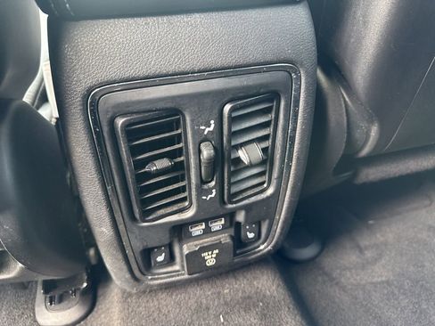Used 2014 Jeep Grand Cherokee Limited AWD/4WD image 28
