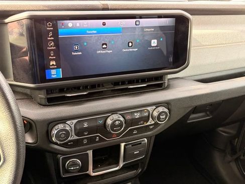 Used 2024 Jeep Gladiator Sport AWD/4WD image 16